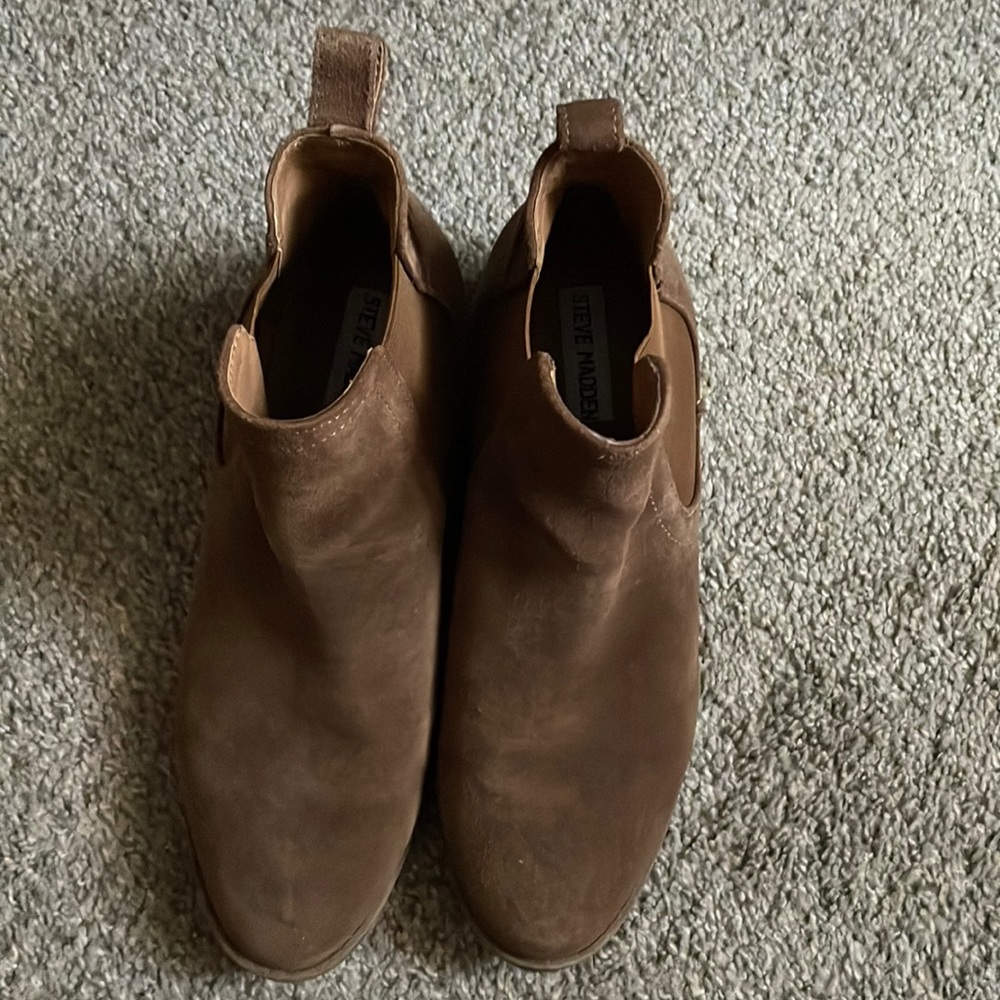 Size 8 Steve Madden brown boots